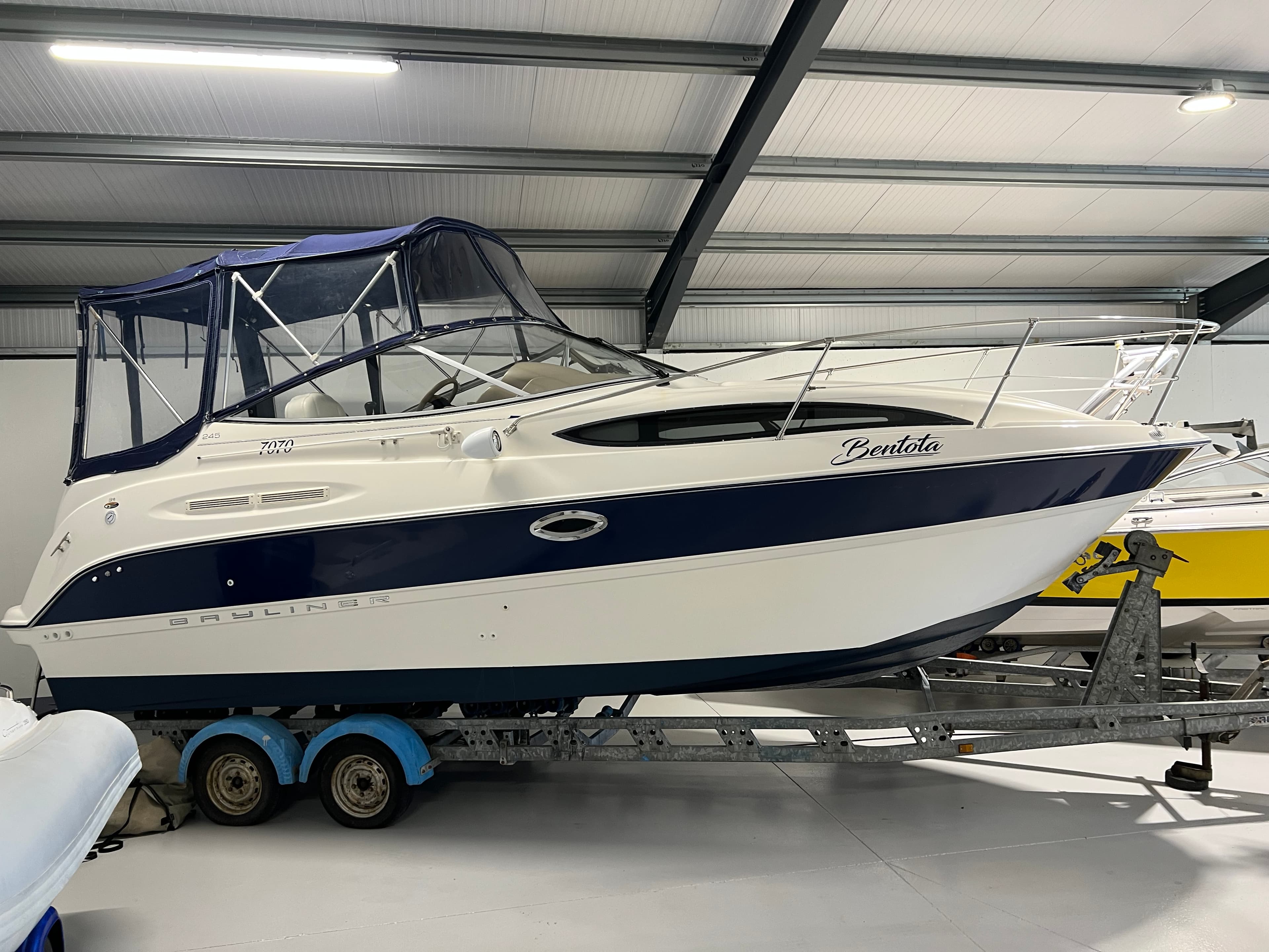 Bayliner 245 2003 - Image 1 of 17